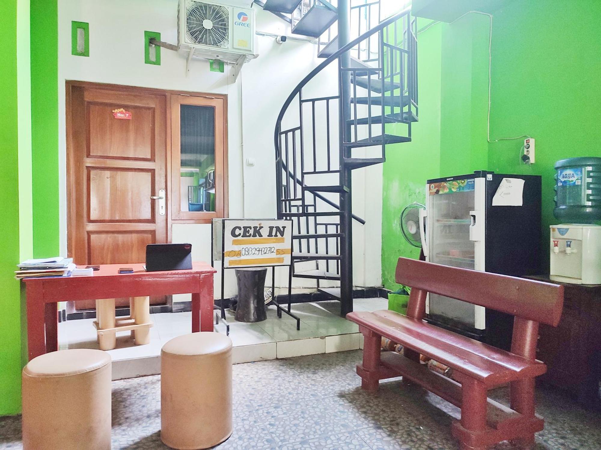 Happy Syariah Hotel Near Jombor Mitra Reddoorz 斯勒曼 外观 照片